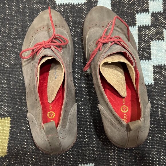 JAMBU Seattle Lace-Up Wing Tipped Heeled Oxford, Dark Charcoal/Red Accents, 9.5 - Picture 9 of 15